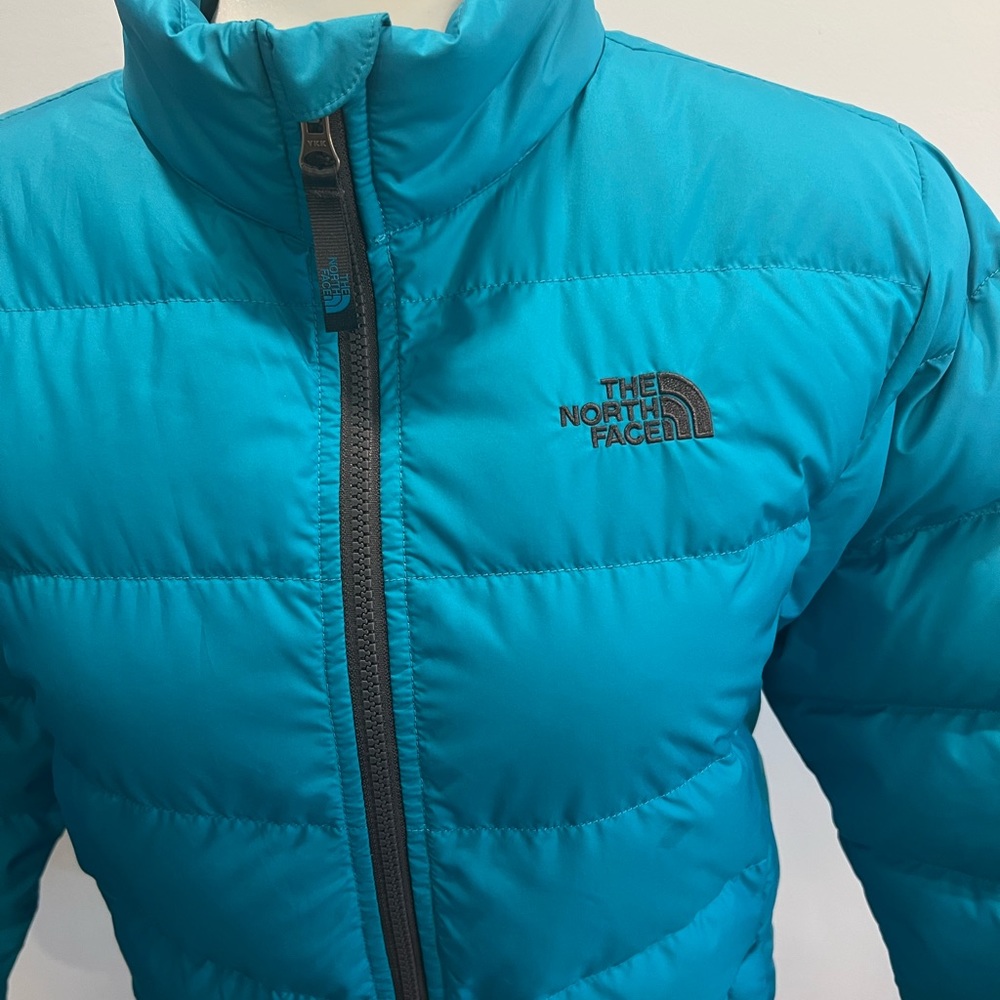 The North Face size Med/Large puffer Jacket Turquoise Blue  MINT Condition